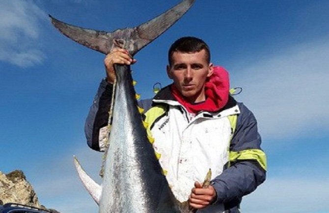  Nemanja ulovio tunu od 98 kilograma (FOTO)