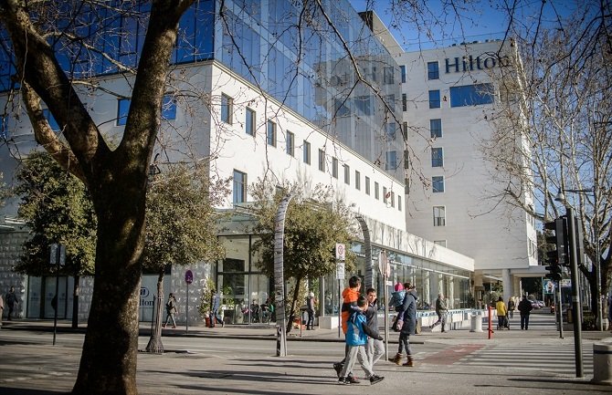 Stanovnici Podgorice uživaju u lijepom vremenu (FOTO)