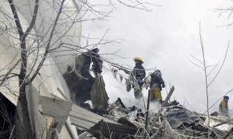 Turski avion pao u naselje, najmanje 37 stradalih(VIDEO)