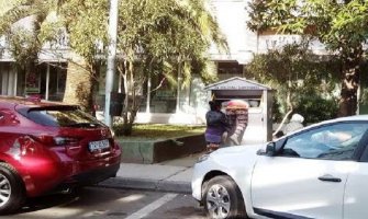 Kradu odjeću iz kontejnera Crvenog krsta