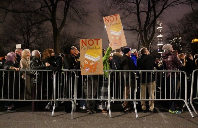 Njujorčani protestovali protiv Trampa: Među njima De Niro, Boldvin, Šer