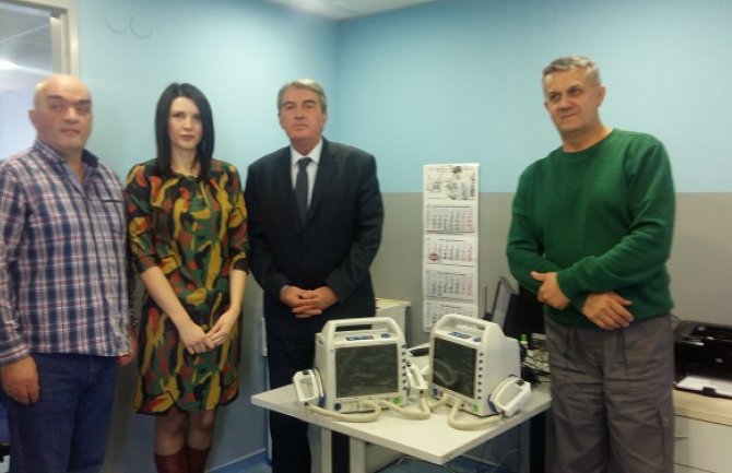 Ambulanta u okviru Aerodoroma Golubovci dobila defibrilator