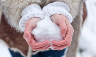 Evo zbog čega su ženske ruke u zimskim danima hladnije od muških