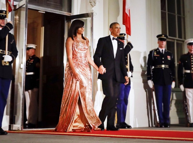 rs1024x7591610181711051024MichelleObamaVersaceSequinsjl101816