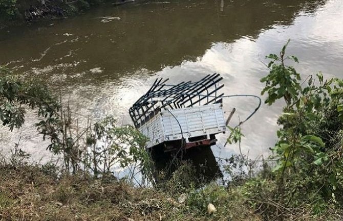 Kamion sletio s puta, najmanje 45 žrtava