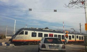 Pružni prelaz u Zagoriču: Rampa podignuta, semafori ne rade