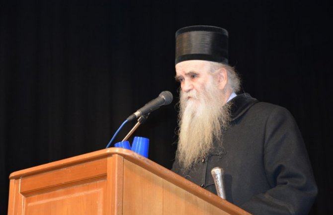 Amfilohije: Prosvjetni radnici da se odupru inerciji progona ćirilice u crnogorskim školama 