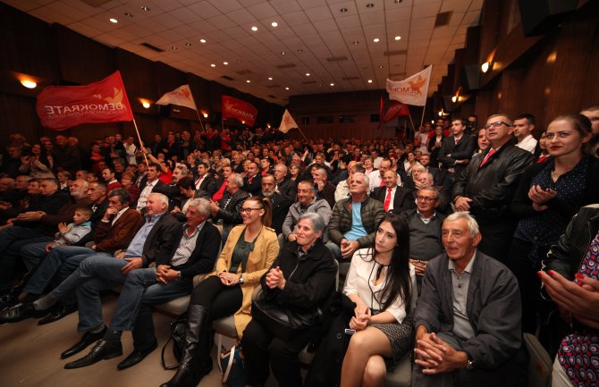 Demokrate Nikšića poručile DPS-u: Nećemo stati dok vas ne izvrnemo iz svih fotelja