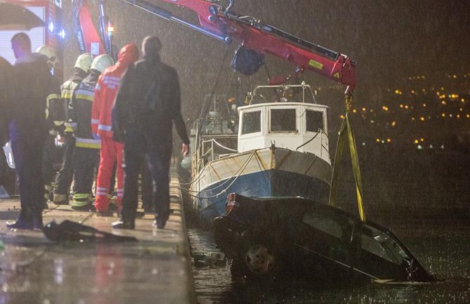 Rijeka: Nakon polukružnog okretanja autom sletio u more i poginuo