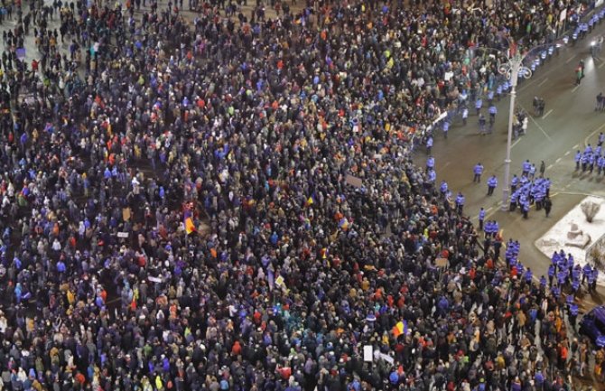 Rumunija se suočila sa najvećim protestima od 1989. (VIDEO)