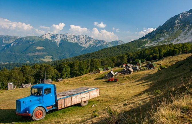 Lijepa je Crna Gora, samo ne radi