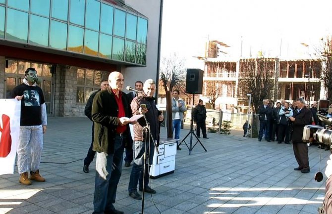 URA: Fotelje važnije od zdravlja građana Pljevalja