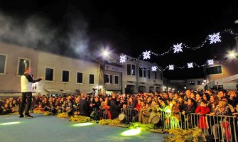 Toni Cetinski otvorio 48. Praznik mimoze i zapalio masu