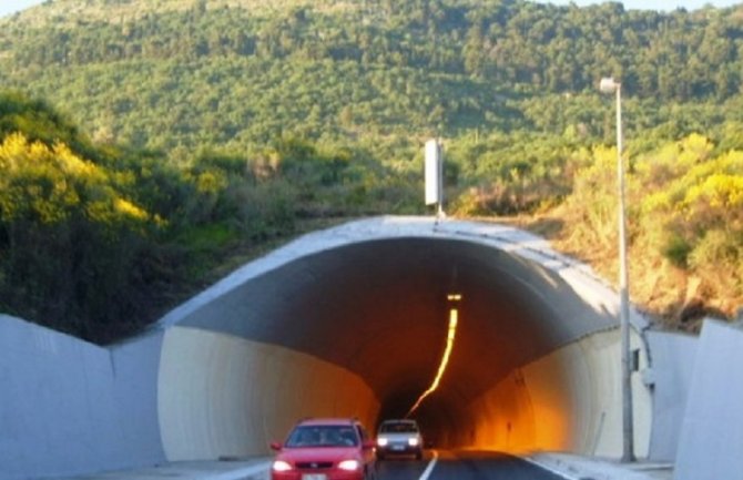 Nesreća u tunelu Vrmac, stradao državljanin BiH, tri osobe povrijeđene