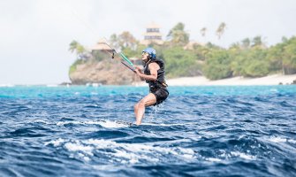 Barak Obama surfuje na karipskom ostrvu (FOTO)