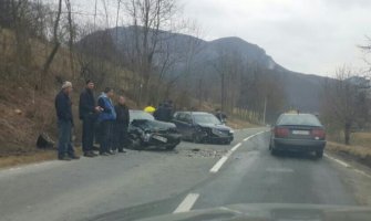 Sudar automobila u mjestu Srđevac, povrijeđeni vozači 