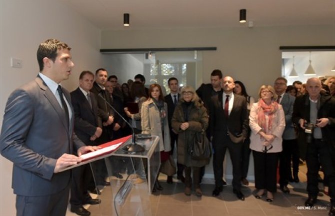  Janović otvorio Omladinski centar u Podgorici