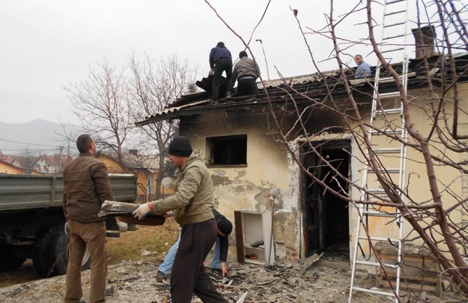 Opština Berane: Potrebna pomoć za sanaciju barake oštećene u požaru