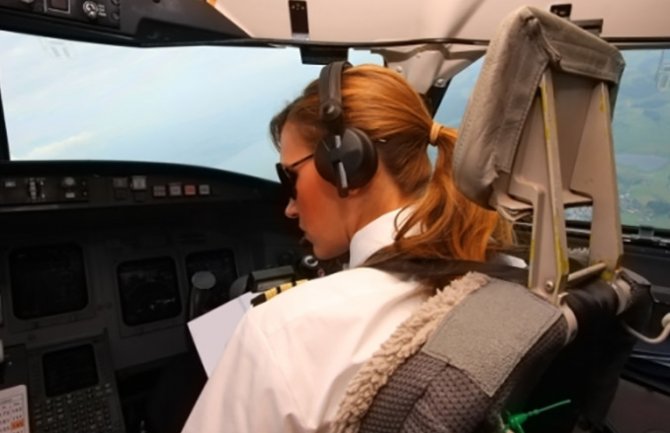 Žena pilot rastjerala putnike pričom o svom razvodu