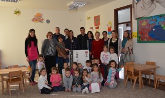 Luštica Bay donirala TV uređaj vrtiću u Radovićima