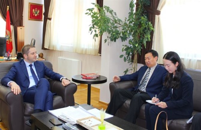 Kina nastavlja sa stipendiranjem crnogorskih studenata