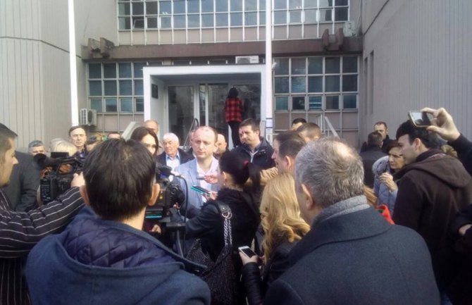 Kneževiću odloženo suđenje