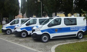 ZIKS kupio 4 vozila za sprovođenje pritvorenih i osuđenih lica