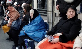 Naknade majkama neće biti ukinute