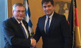 Singhamer zabrinut zbog političke krize u Crnoj Gori