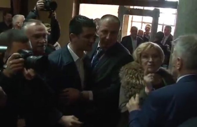 Da ostane zapamćeno neprimjereno ponašanje poslanika DF-a