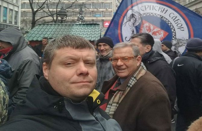 Ristić na protestu u Beogradu ispred Ambasade CG