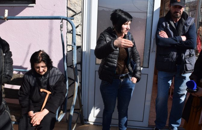 Uz veliko policijsko obezbijeđenje Vlahovići iseljeni iz kuće