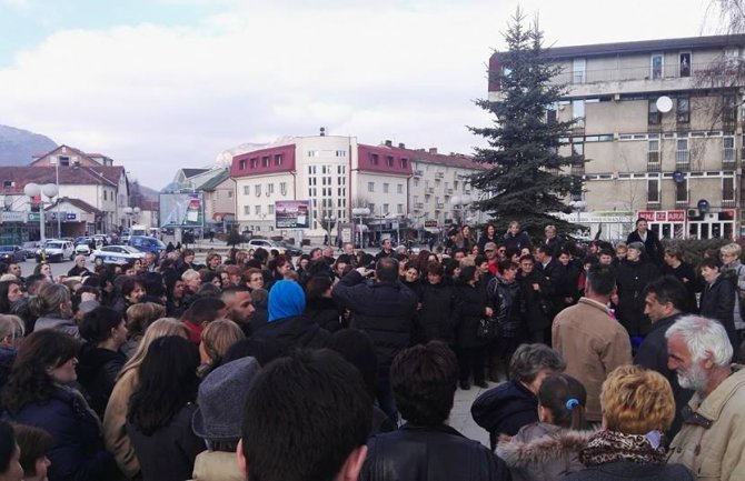 Majke održale proteste na sjeveru: Nećemo odustati!