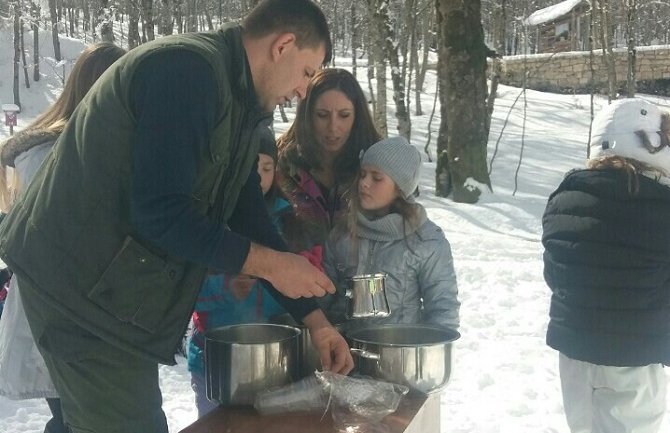 NP Lovćen: Druženje na snijegu uz čajeve i Snješka Bjelića