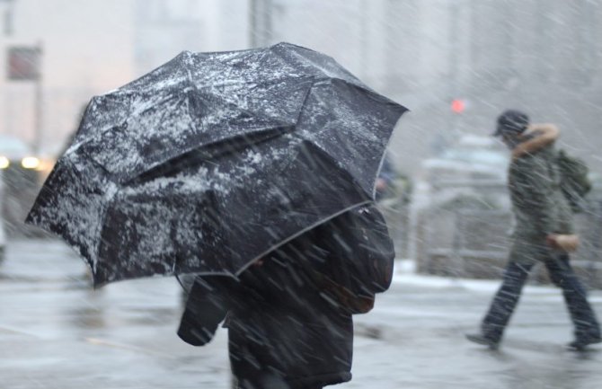 Za sjutra izdat crveni meteoalaram: Kiša, snijeg, jak vjetar