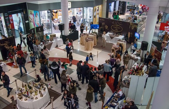 Drugi dan manifestacije „Čokolada i Vino“ (FOTO)