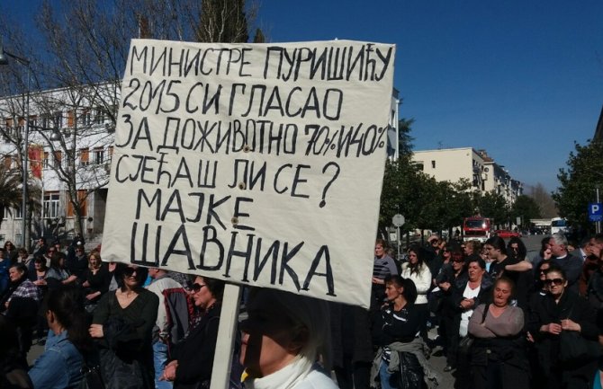 Drugi dan protesta majki: Biće nas sve više