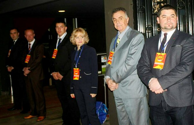 DSP: Onima koji su protestovali zbog himne nije mjesto u partiji