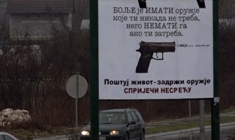 Na bilbordima i dalje plakati neprimjerenog sadržaja