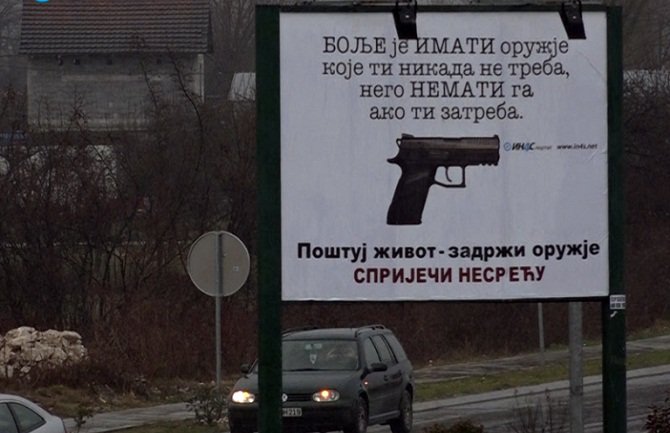 Na bilbordima i dalje plakati neprimjerenog sadržaja