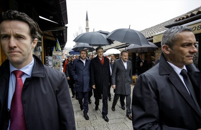 Vujanović u šetnji Sarajevom: Obišao znamenitosti u pratnji Predsjedništva BiH(FOTO)