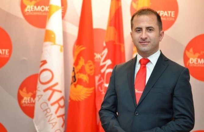 I poslanik Pejović državljanin Srbije?