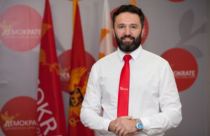 Tufegdžić: Kako ''Barska plovidba'' pored viška zaposlenih, zapošljava nova lica?