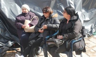 Službenici koji obezbjeđuju skup kazali da nikakvog incidenta sa autom nije bilo