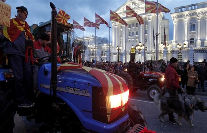 Proteste u Skoplju predvodili traktori