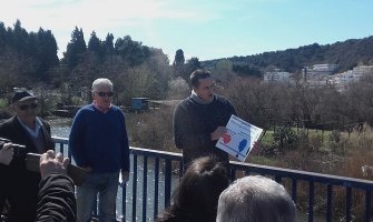 Port Milena: Krenulo čišćenje ''pametnim'' kuglicama