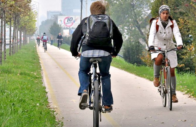 Policija traga za biciklistom koji kiselinom prska žene u Berlinu