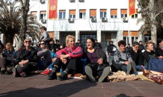 Majke započele štrajk glađu: Ne odustajemo!(FOTO)