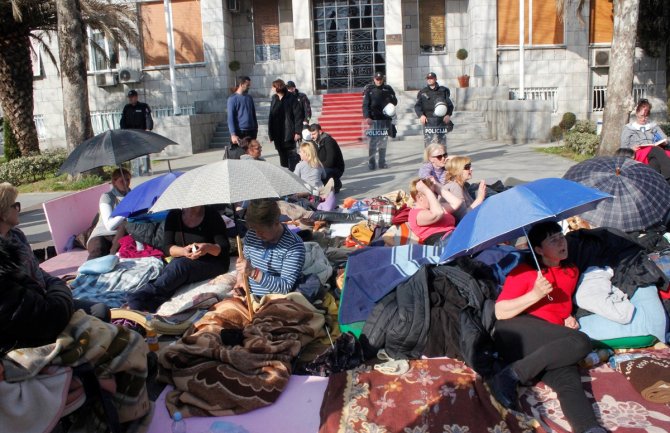 Majke ne odustaju, nastavljaju štrajk glađu