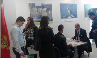 Na arbajt ali legalno